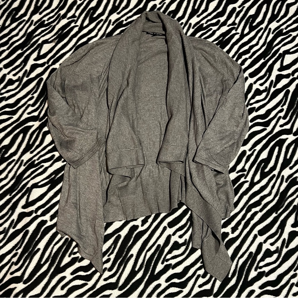 Macy’s cable & gauge flowy 3/4 sleeve cardigan in grey. Size Medium/M.